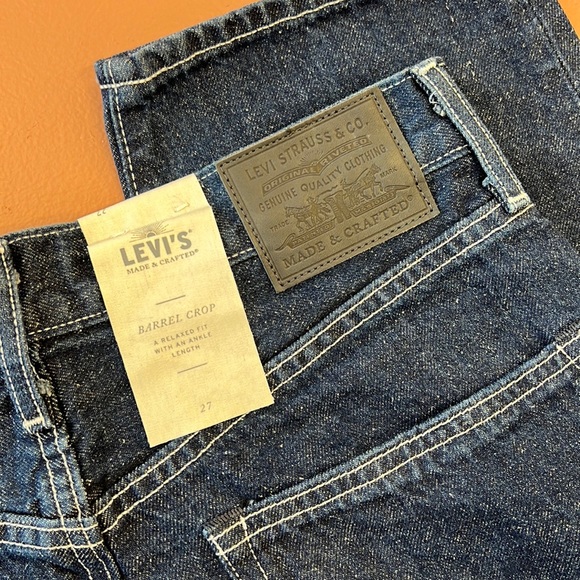 LEVI’S | Made & Crafted Barrel Crop Dark Wash Floral Straight Leg Jeans (s… - Picture 6 of 11